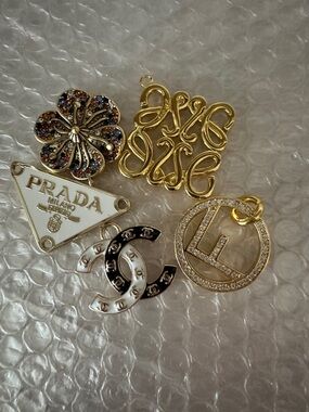Lot of 5 Gg Prada charm Button zipper pull Gold Tone Charm Set